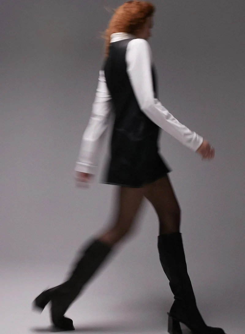 توب شوب بلوزة بياقة على شكل حرف  من البولي يوريثان