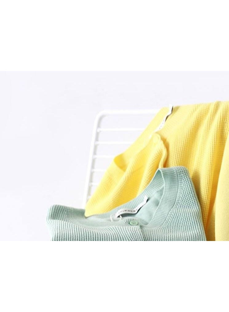 Fabric freshener and deodorizer spray for clothes, bedding, luggage, and furniture. Multi-purpose. Eliminates smoke and other unpleasant odors. Helps prevent fabric wrinkles. 260ml - Image 3