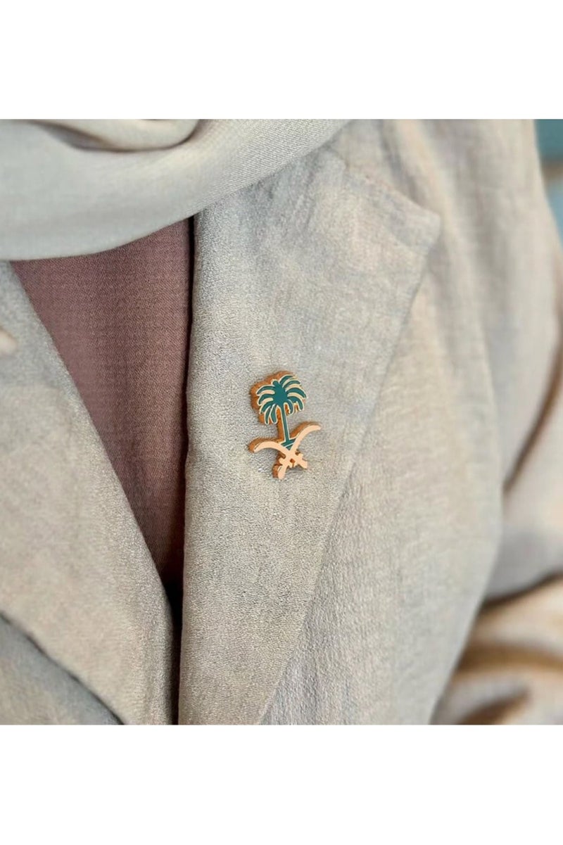 Saudi Founding Day Brooch Pin with the design of the Saudi Arabia emblem, perfect for decorating clothing to celebrate Saudi Founding Day. - Image 1