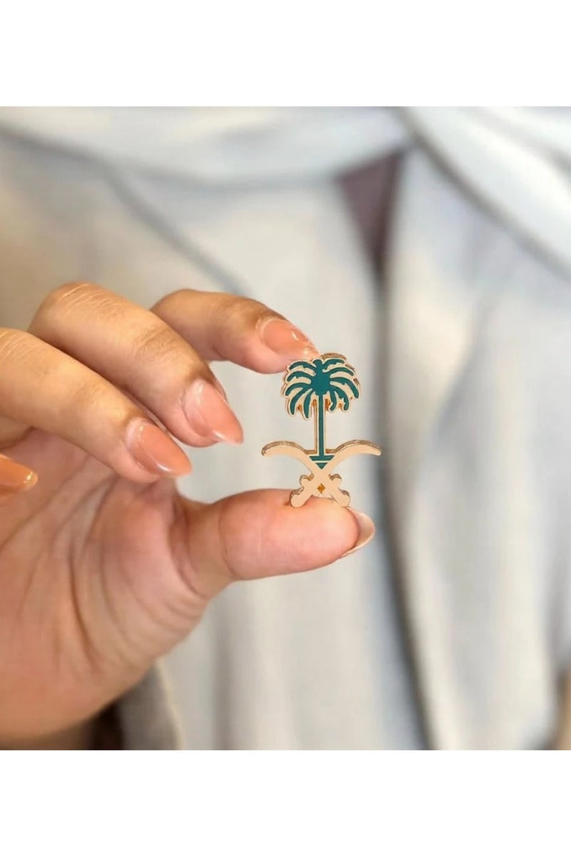 Saudi Founding Day Brooch Pin with the design of the Saudi Arabia emblem, perfect for decorating clothing to celebrate Saudi Founding Day. - Image 2