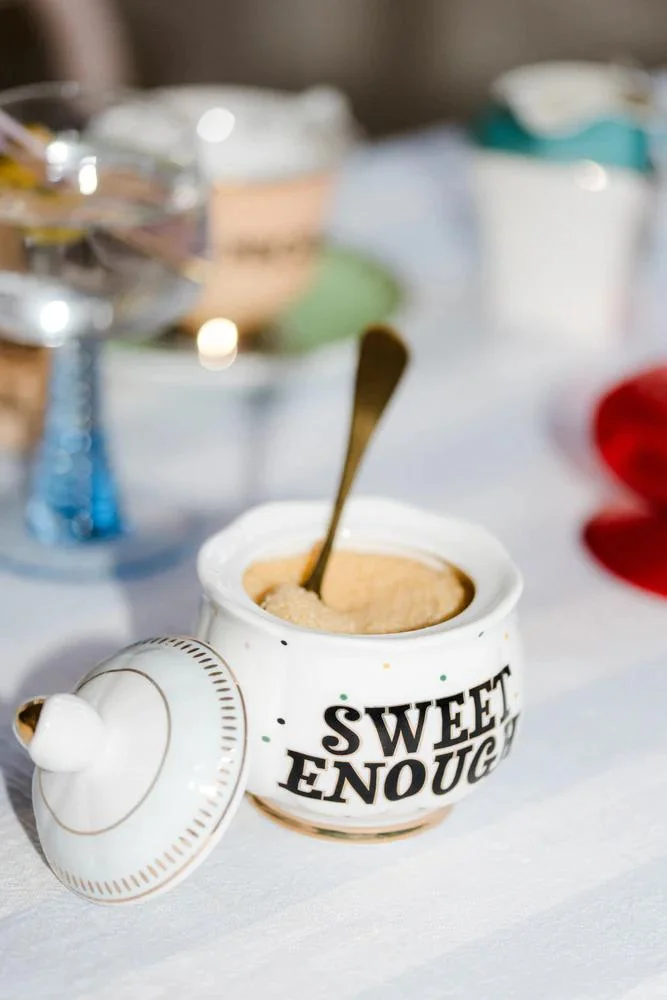 ايفون الين وعاء سكر حلو بما فيه الكفاية