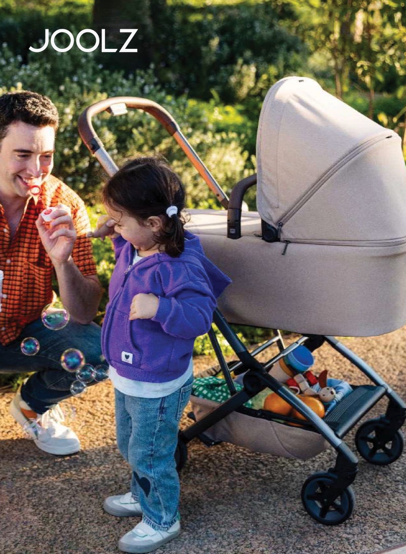 JOOLZ سرير أطفال مدمج وخفيف الوزن | قابل للطي والوقوف ذاتيًا | مناسب للمواليد الجدد | لون رملي بني | مرتبة قابلة للتنفس | حماية من الشمس UPF 50+ | مدمج للغاية | 90x42x15 سم | 3.9 كجم - Image 2