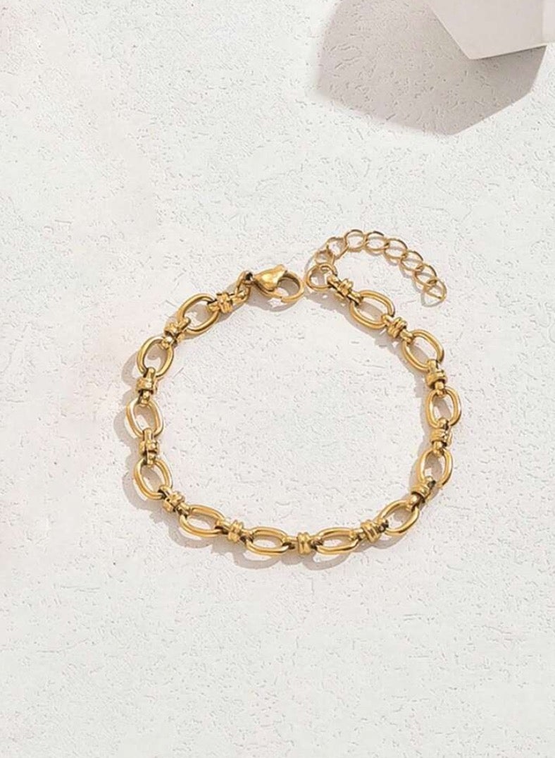 إيكوال اسوارة نسائية أنيقة وعالية الجودة مصنوعة من الاستانلس ستيل مطلية باللون الذهبي - Image 2