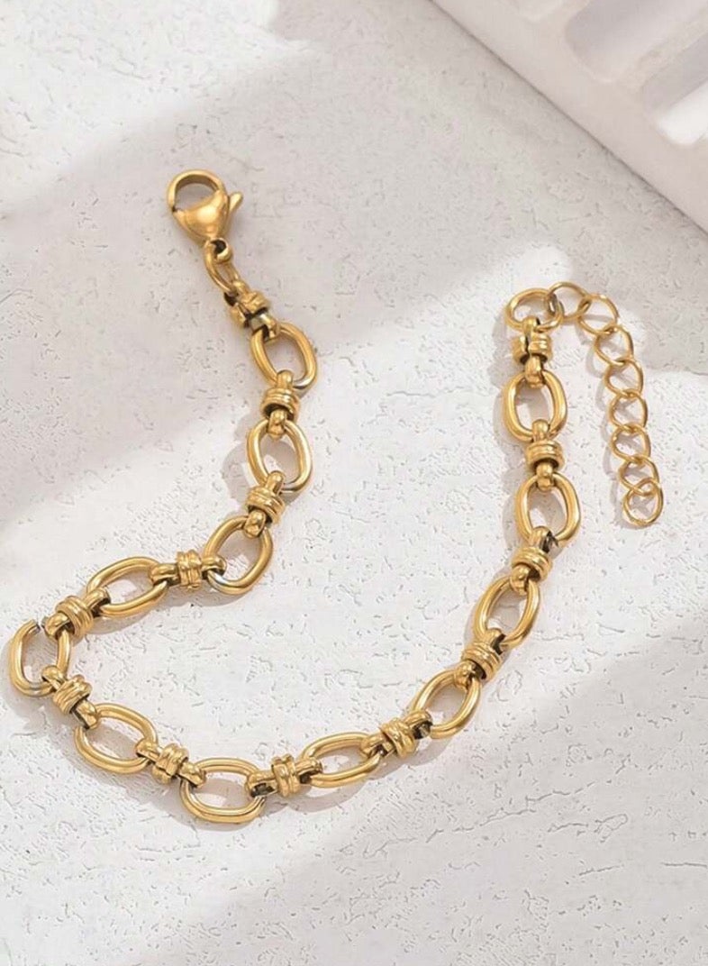 إيكوال اسوارة نسائية أنيقة وعالية الجودة مصنوعة من الاستانلس ستيل مطلية باللون الذهبي - Image 3