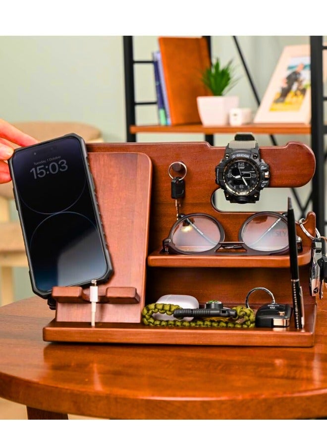 تشيس اب قاعدة تثبيت خشبية للهواتف للرجال - منظم للمكتب أو طاولة بجانب السرير - هدايا عيد ميلاد للزوج أو الأب - فكرة مميزة للذكرى السنوية من الزوجة - حامل مفاتيح - محفظة وساعة ومستلزمات أساسية (كستنائي) - Image 2