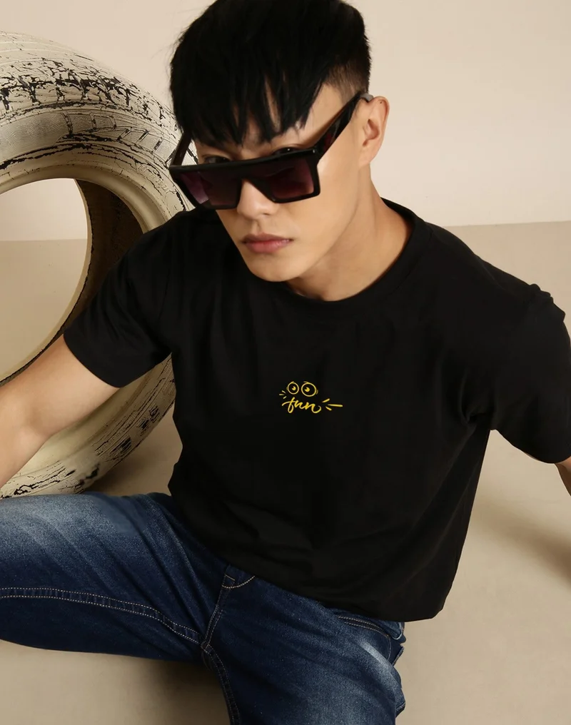 جوفن تيشيرت رجالي أسود مطبوع مقاس كبير