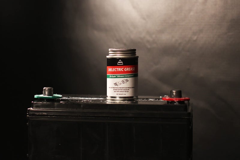 AGS حلول AGS للسيارات: مركب شحم سيليكوني عازل في علبة بفرشاة لجميع المكونات الكهربائية والموصلات، 4 أونصات، تطبيق دقيق وسهل، صنع في الولايات المتحدة الأمريكية - Image 3