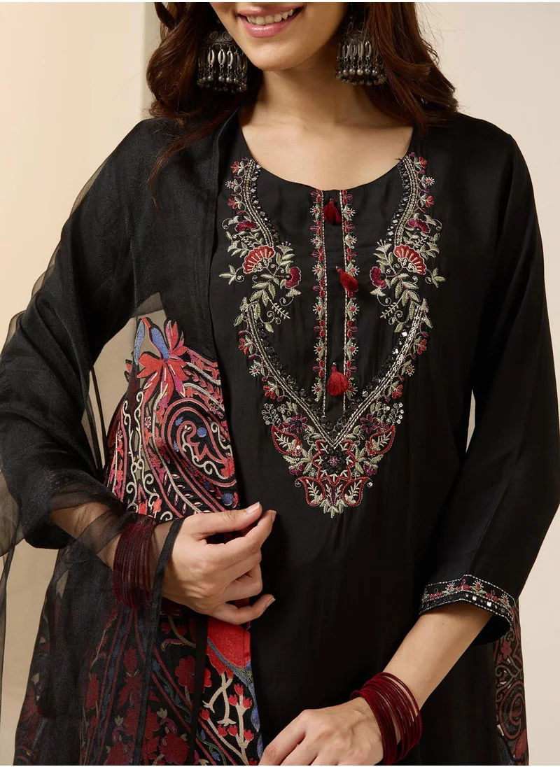آي شين Women's Black Rayon Embellished Tunic Full Length Casual Straight Fit Kurta Set