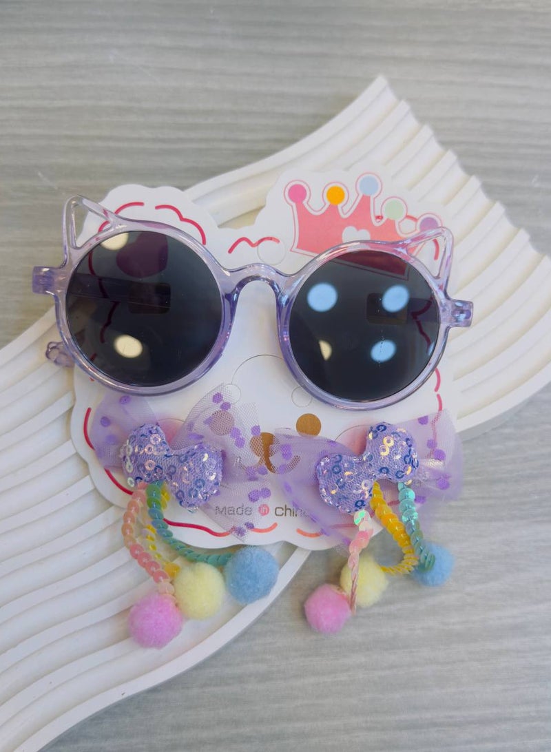 Generic Colorful children's sunglasses with a unique modern design in the shape of a cat, paired with two clips decorated with soft tulle ribbons, shiny colors, and colorful pom-poms, adding a playful and magical touch to your little one's look! 🌟👑 Carefully designed to combine elegance and fun in every detail, perfect for a lively and joyful look, whether for special occasions or daily wear. 