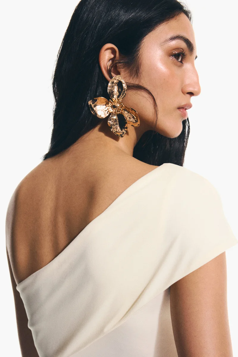 Flower-shaped earrings