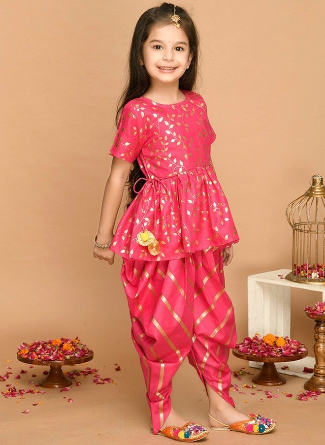 Saka Designs كُرتي مزخرف بالألوان الفوشيا مع بنطلونات دهوتي للفتيات - Image 3