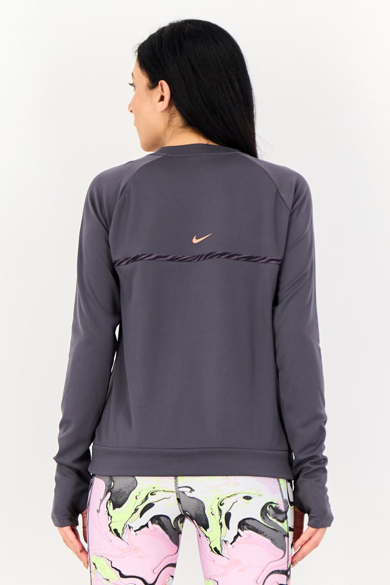 Nike بلوزة رياضية نسائية بأكمام طويلة مناسبة للجري، بنفسجي داكن - Image 3