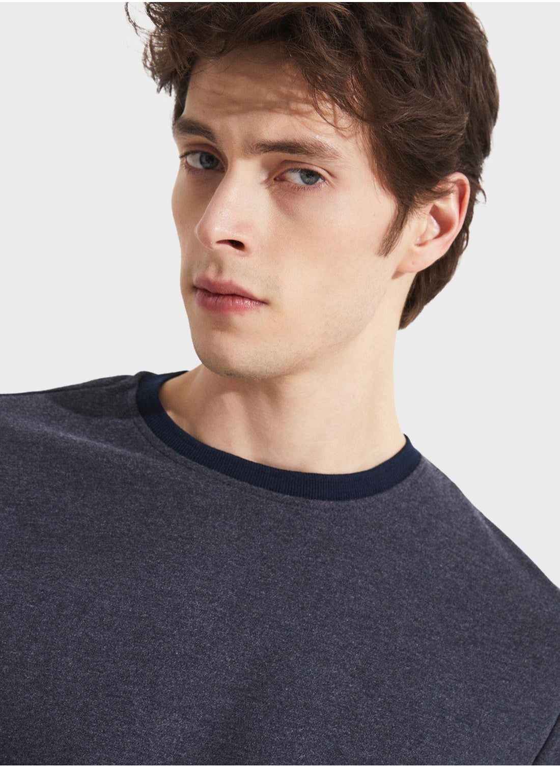 Essetial Crew Neck Sweatshirt - https://f.nooncdn.com/p/pzsku/ZF272188EE62DD18B12E6Z/45/_/1724133358/4046edb7-ef75-479f-abb1-fd53dac48e52.jpg?format=jpg&width=original