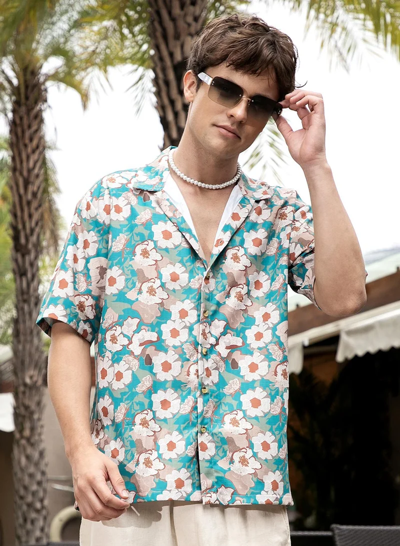 كامبوس سوترا قميص رجالي واسع بطبعة زهور متعددة الألوان من كامبس سوترا