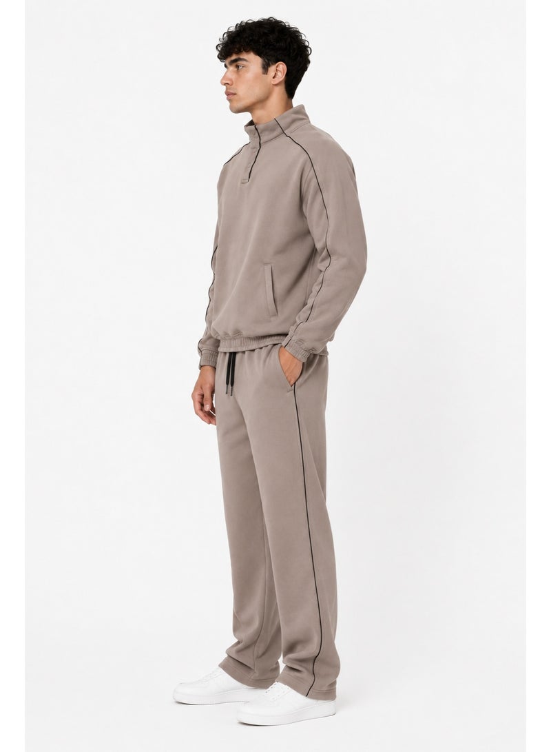 Caesar Men's solid-colored winter tracksuit featuring linear designs. - Image 3