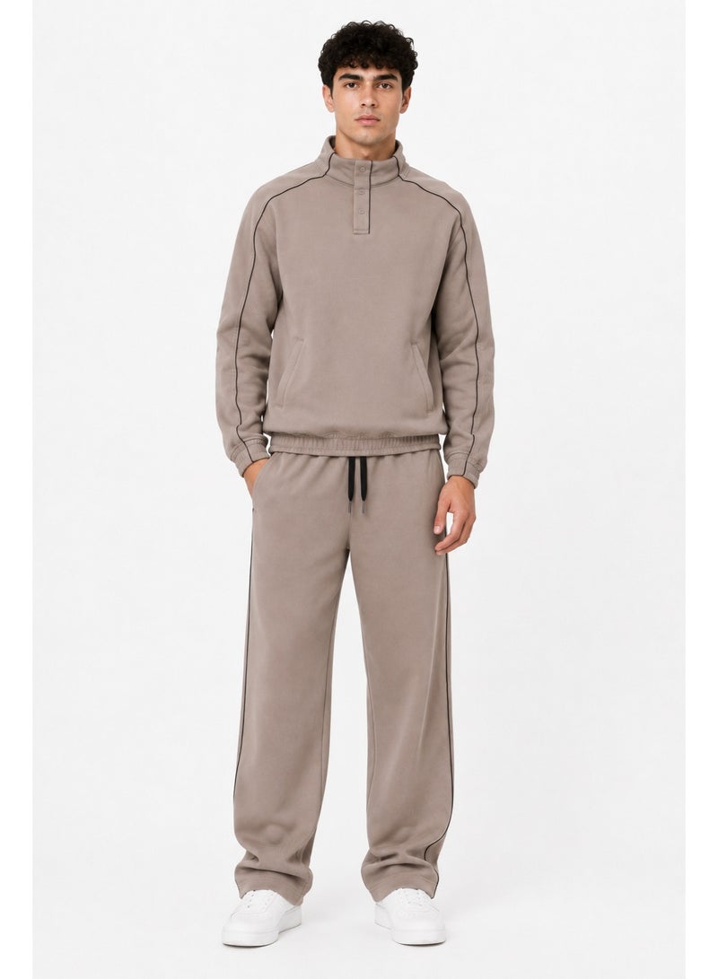 Caesar Men's solid-colored winter tracksuit featuring linear designs. - Image 1