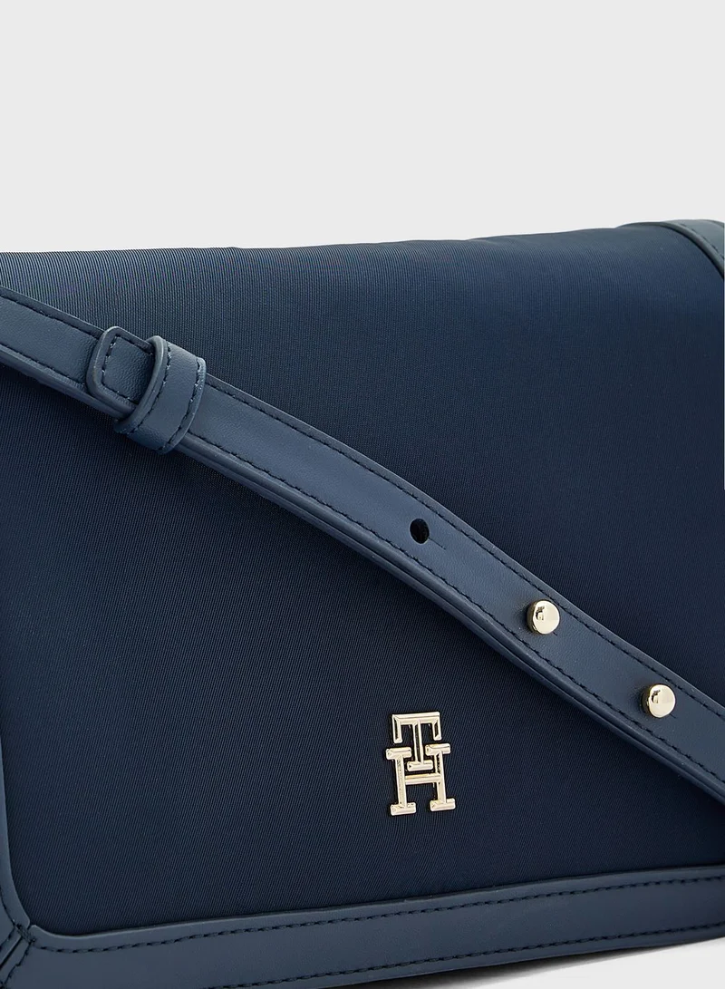 TOMMY HILFIGER Essential Flap Over Crossbody Bag