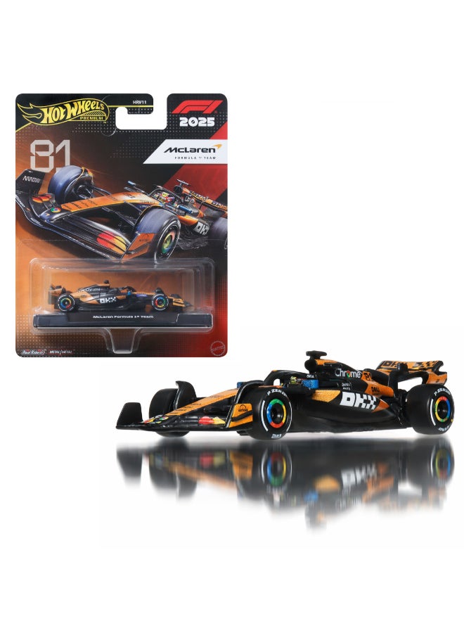 Hot Wheels هوت ويلز 1:64 مقياس بريميوم داي-كاست فورمولا 1 سيارة سباق لعبة قابلة للتحصيل مع عجلات حقيقية للسائقين وإطارات معدنية/معدنية للجسم والشاسيه - Image 1