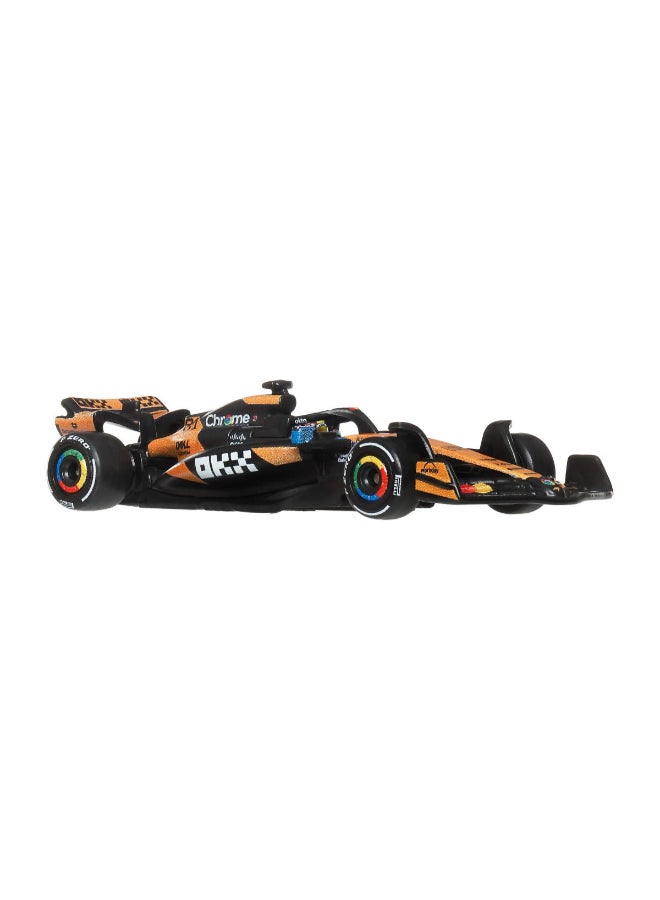 Hot Wheels هوت ويلز 1:64 مقياس بريميوم داي-كاست فورمولا 1 سيارة سباق لعبة قابلة للتحصيل مع عجلات حقيقية للسائقين وإطارات معدنية/معدنية للجسم والشاسيه - Image 4