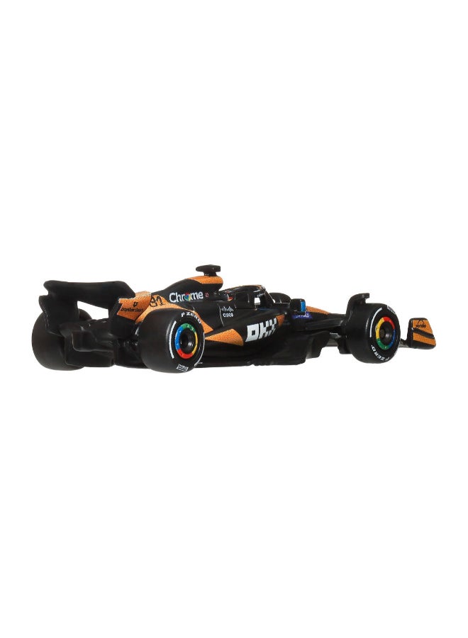 Hot Wheels هوت ويلز 1:64 مقياس بريميوم داي-كاست فورمولا 1 سيارة سباق لعبة قابلة للتحصيل مع عجلات حقيقية للسائقين وإطارات معدنية/معدنية للجسم والشاسيه - Image 3