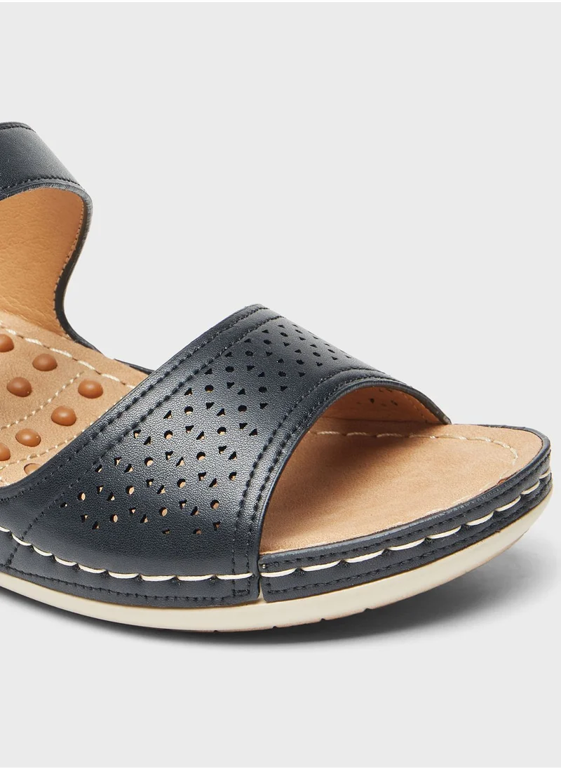 لو كونفورت Multi Strap Wedge Sandals