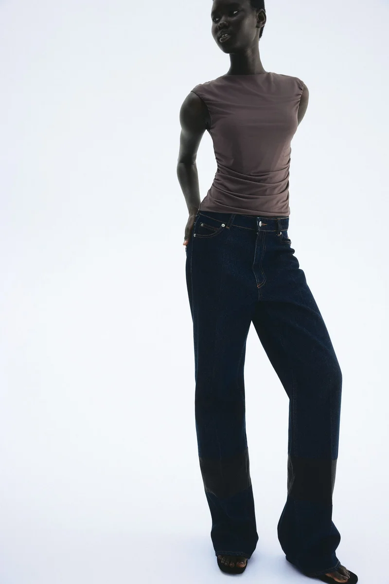 اتش اند ام بلوزة بأكمام قصيرة