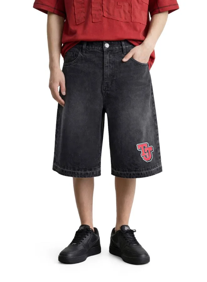 ذا انديان كراج كو Men Wide Leg Tom & Jerry Printed Scoop Pocket Mid-Rise Denim Shorts