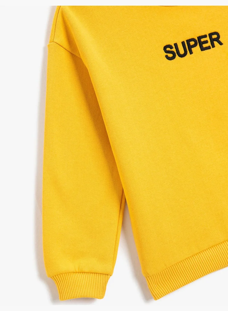 كوتون سويت شيرت اساسي بطبعة كتابة