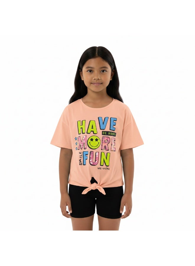 جوانا تي شيرت فتيات بربطة أمامية برقبة دائرية وأكمام قصيرة بطبعة "استمتعي أكثر" - برتقالي فاتح - Image 1