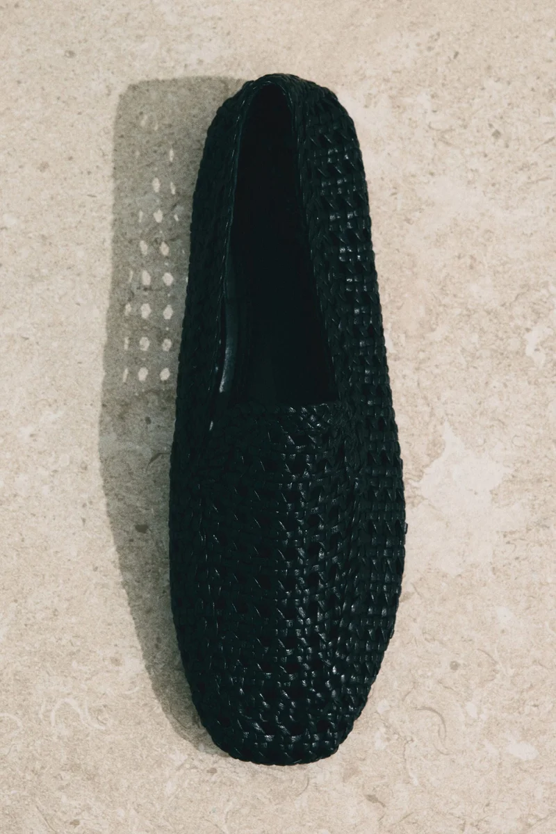 اتش اند ام حذاء لوفر من الجلد بحبكة متشابكة