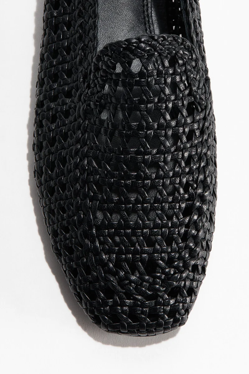 اتش اند ام حذاء لوفر من الجلد بحبكة متشابكة