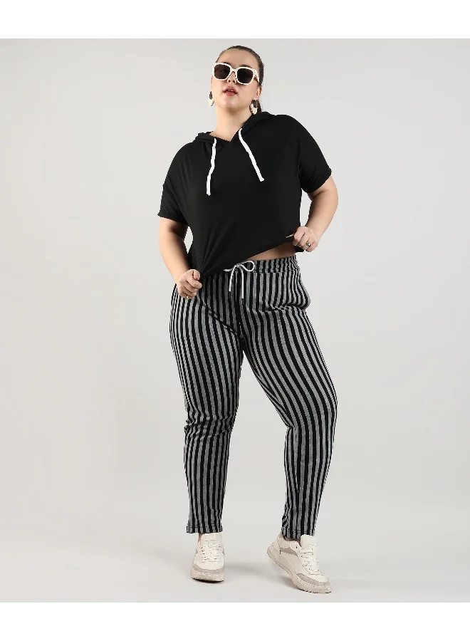 انستافاب بلس سترة نسائية ذات قلنسوة بلون أسود قاتم