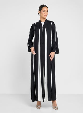Two Toned Abaya & Sheila - pzsku/ZF28DDA1B4680016433C4Z/45/_/1742986022/0b99592c-1684-442e-a8c3-20c0731c9c2a