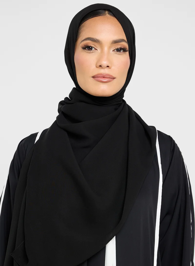 خزانة عباية وشيلة بلونين