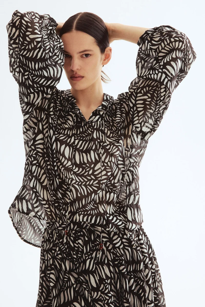 اتش اند ام بلوزة قطنية بقصّة واسعة