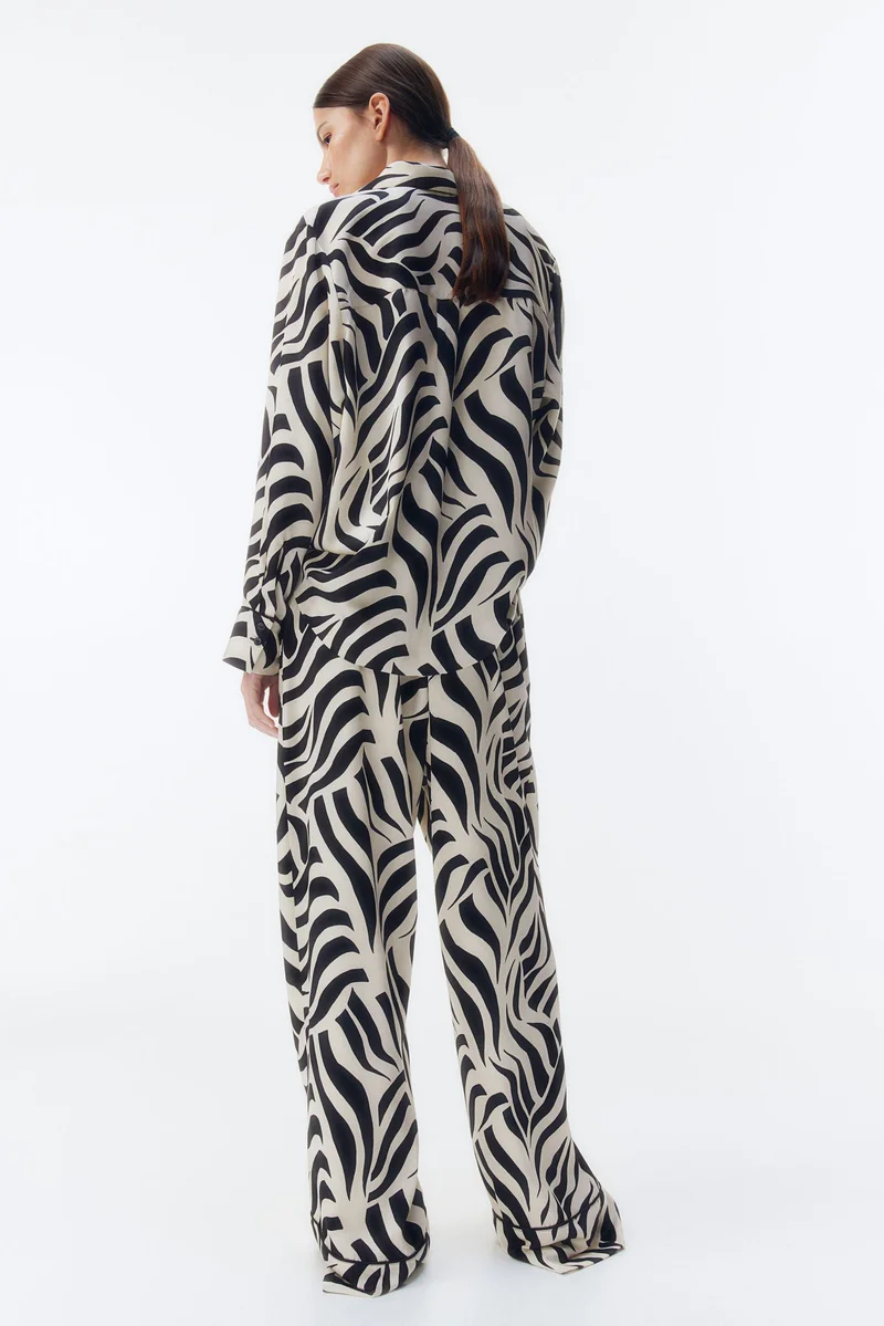 H&M 001-09-090-Black Dark Loose-fit twill trousers for Women | Best Price UAE