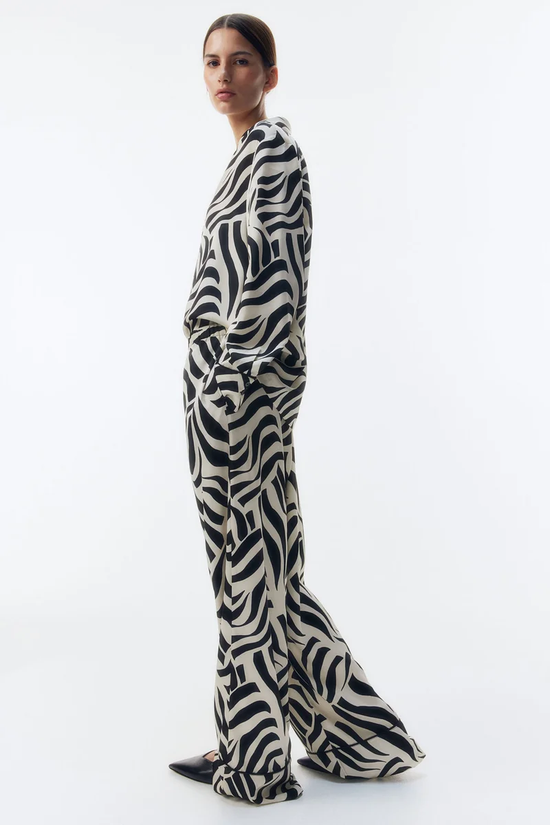 H&M 001-09-090-Black Dark Loose-fit twill trousers for Women | Best Price UAE