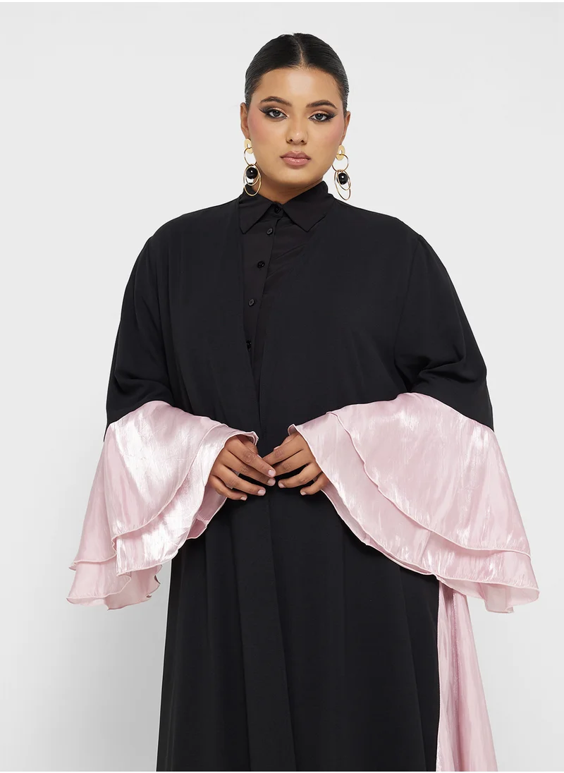 Khizana Plus size contrast toned abaya with ruffled sleeve