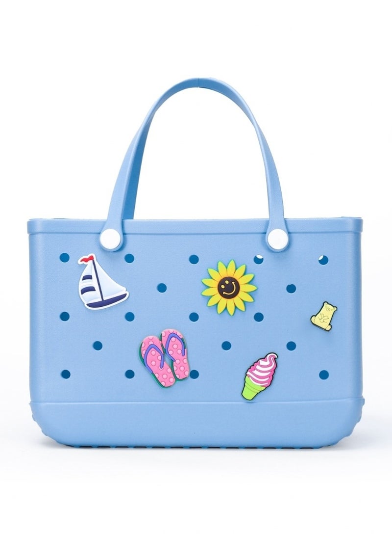 حقيبة شاطئ من مطاط EVA مع 5 زينة صيفية | مقاومة للماء، متينة وسهلة التنظيف | حقيبة شاطئ صيفية واسعة للنساء والعائلة | (أزرق سماوي - مقاس متوسط) - Image 1