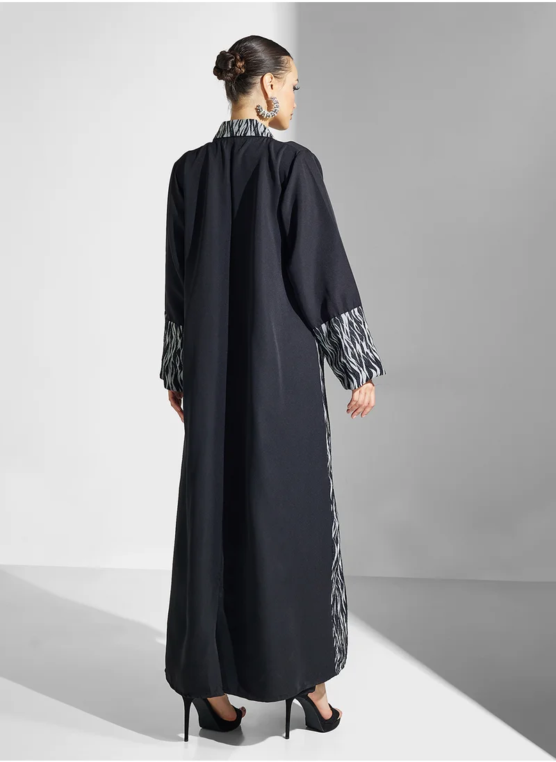 هيا كلوزيت Printed Collared Abaya