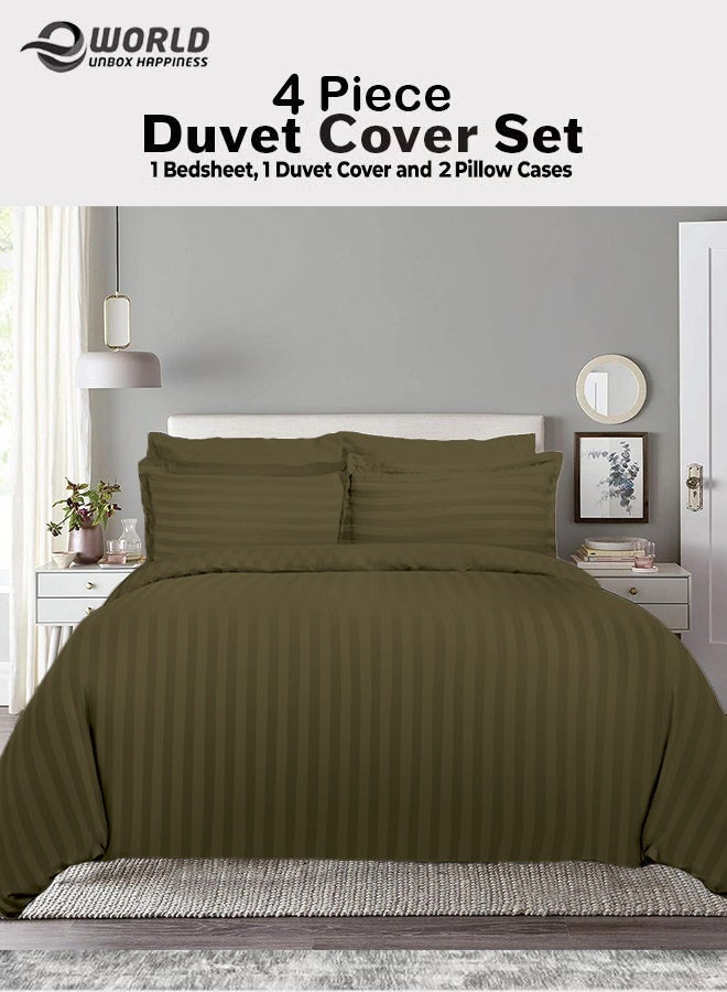 إي وورلد طقم لحاف مخطط فاخر لكل المواسم – طقم 4 قطع باللون الأخضر الزيتوني | حجم كينغ 220×240 سم | فائق النعومة، مقاوم للتجاعيد ومصنوع في دبي | يشمل غطاء لحاف، ملاءة مطاطية (200×200 سم) و2 كيس وسادة (50×70 سم) - Image 1