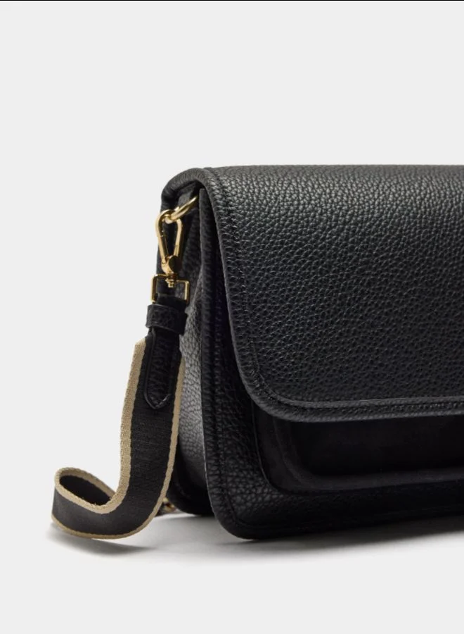 PARFOIS Crossbody bag with texture and flap