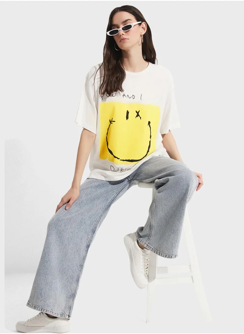 JUNE Crew Neck Graphic T-Shirt