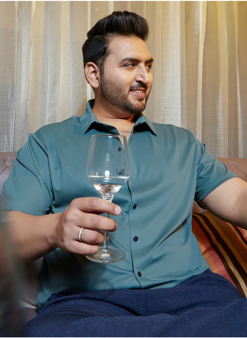 Instafab Plus Instafab Plus Men's Sea Green Seamless Solid Shirt For Casual Wear | Spread Collar | Short Regular Sleeves | Button Closure | Plus Size Shirt Crafted With Comfort Fit For Everyday Wear