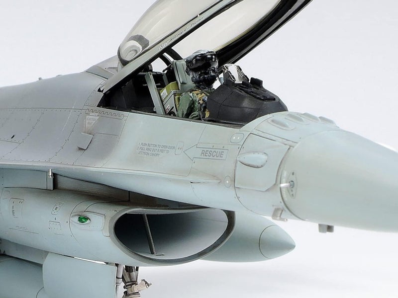 Tamiya طقم نموذج طائرة تاميا لوكهيد F-16C فالكون - مقياس 1/48 - Image 5