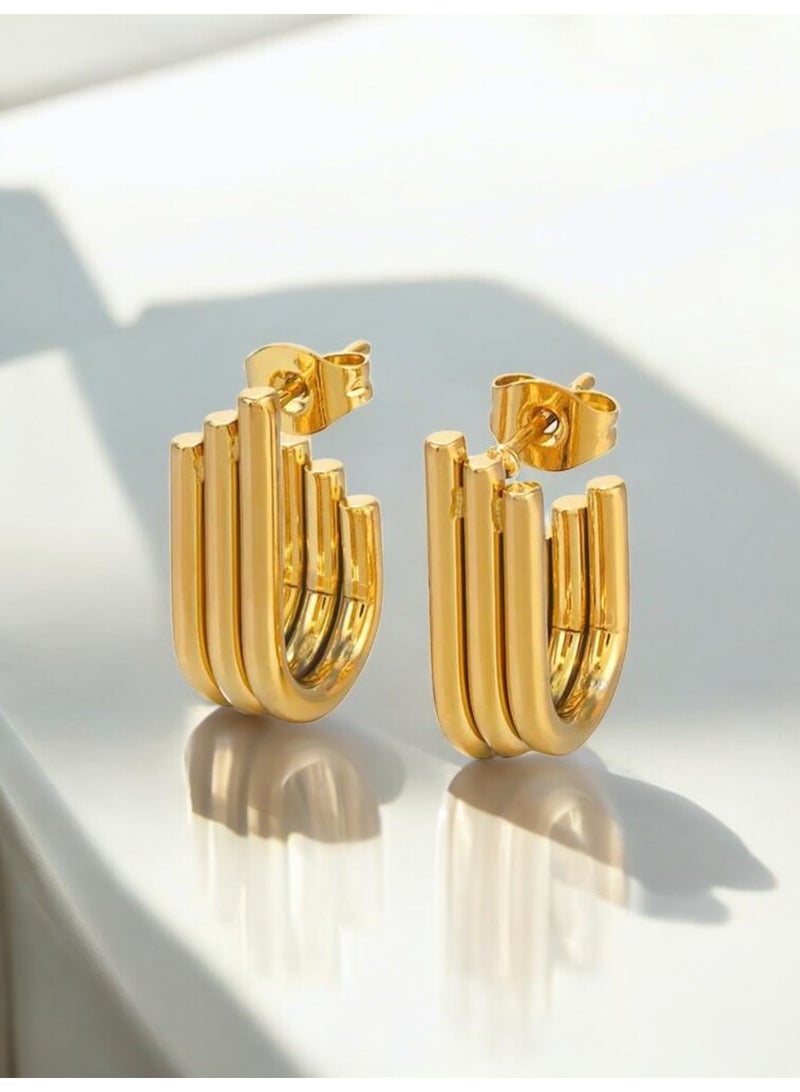 دانجل تشارمز حلق اذن نسائي أنيق وعالي الجودة مصنوع من الاستانلس ستيل ومطلي باللون الذهبي - Image 1