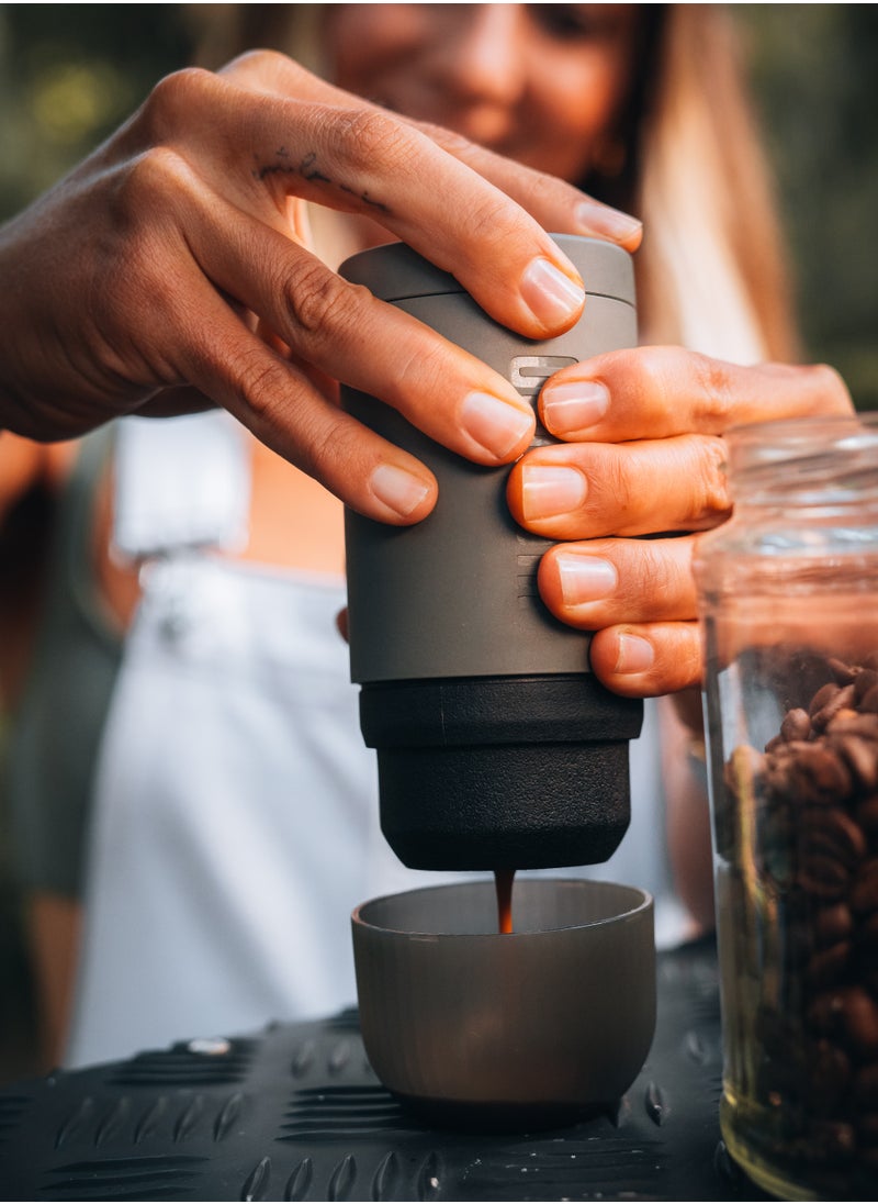واكاكو - MINIPRESSO GR2 - ماكينة إسبريسو محمولة للقهوة المطحونة، صديقة للبيئة، مصنوعة باستخدام الكتلة الحيوية، استخلاص قوي بقوة 18 بار، خفيفة الوزن للغاية، نظام خزان مياه متكامل - Image 1