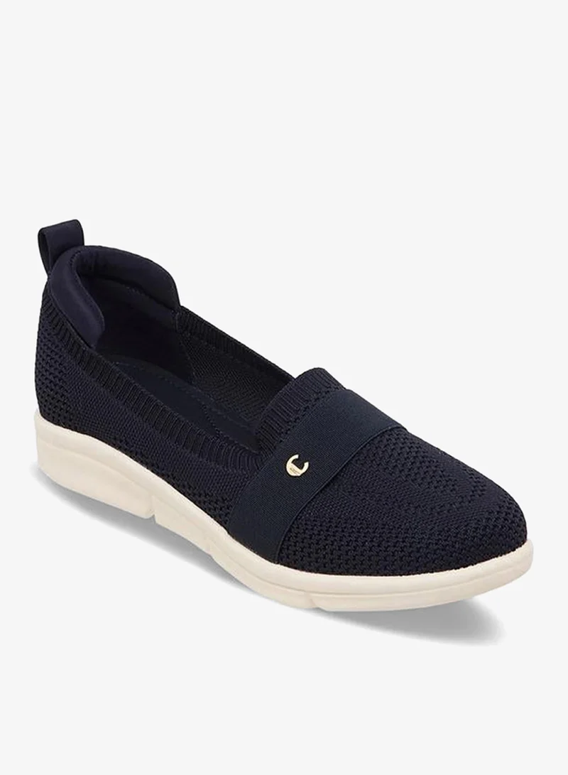 لو كونفورت Women Textured Slip-On Sneakers