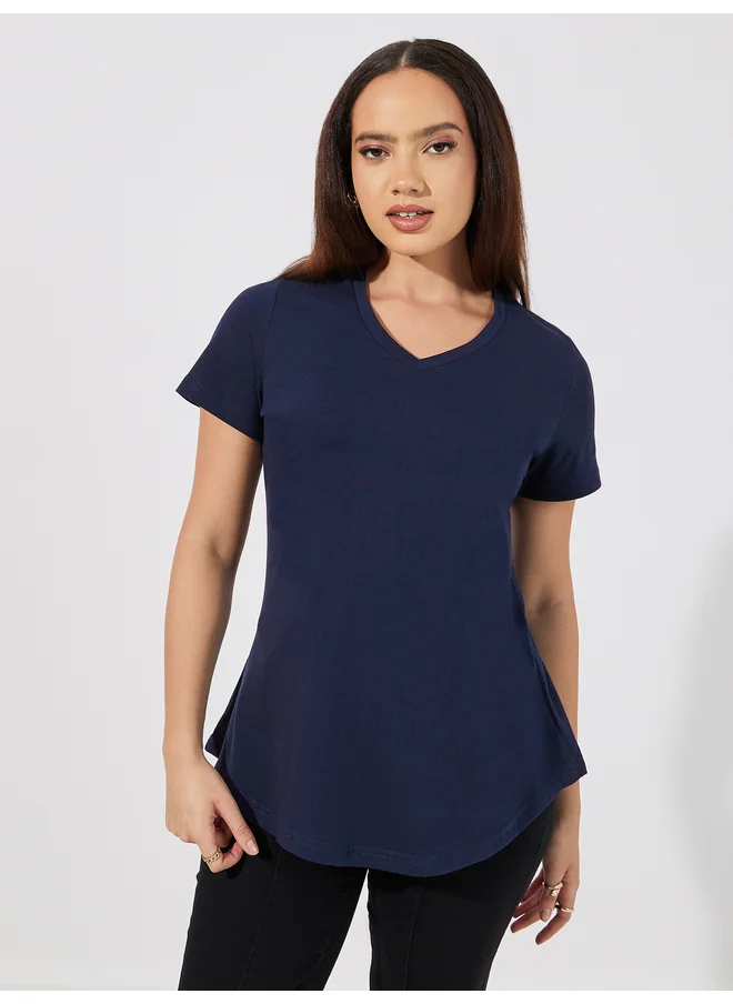 Aria Romance ARIA ROMANCE Basic V Neck Curved Hem T-Shirt