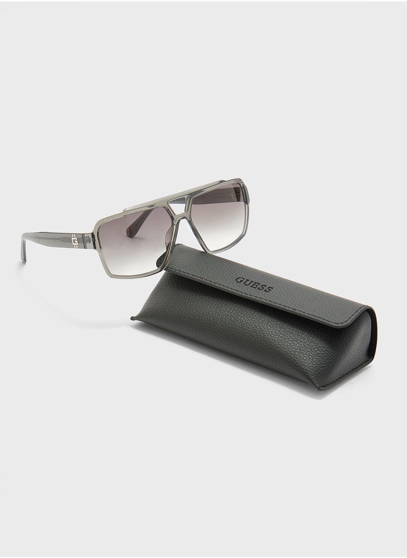 GUESS Gu0022320B61 Wayfarers Sunglasses  - Image 4